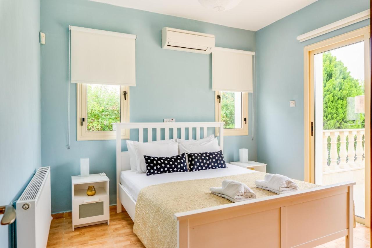 Villa Deja Blue By Ezoria Villas Coral Bay Buitenkant foto
