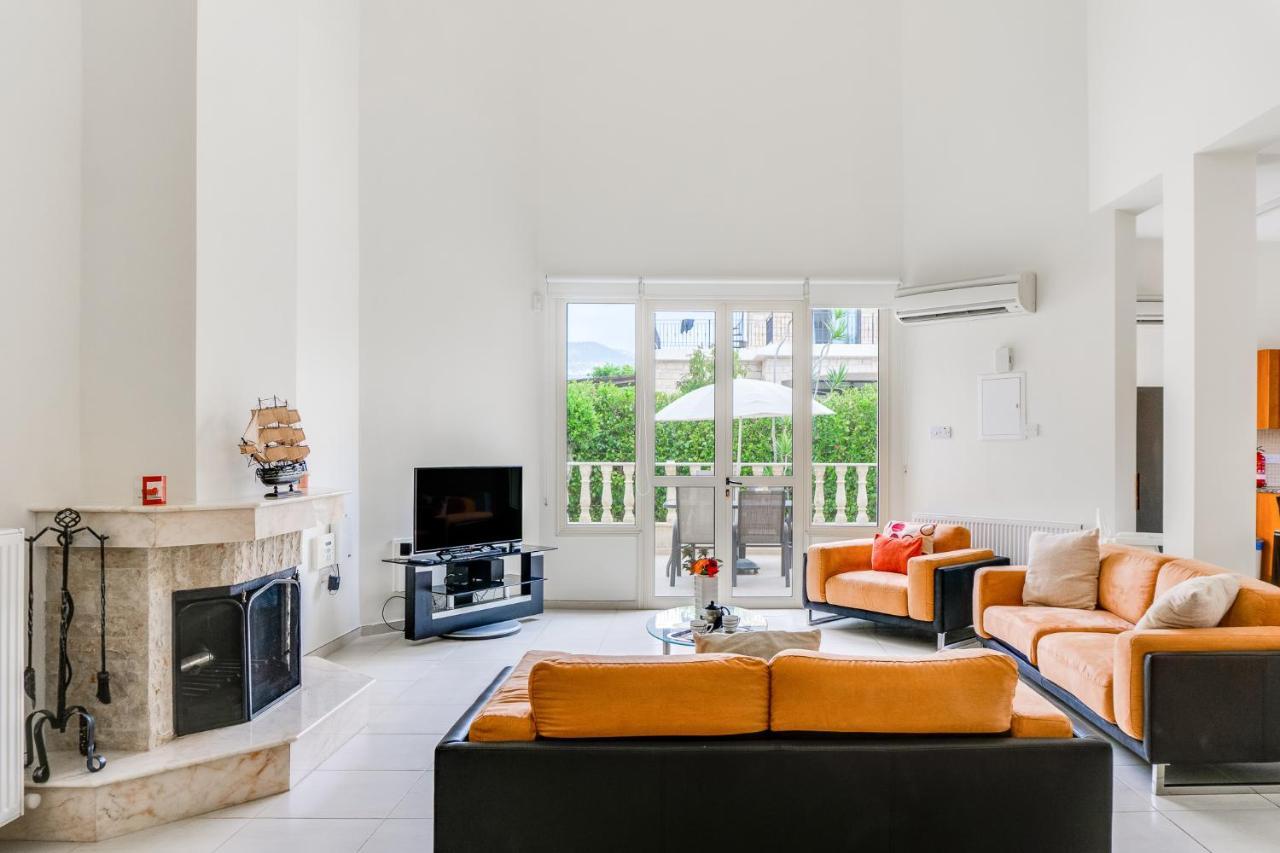 Villa Deja Blue By Ezoria Villas Coral Bay Buitenkant foto