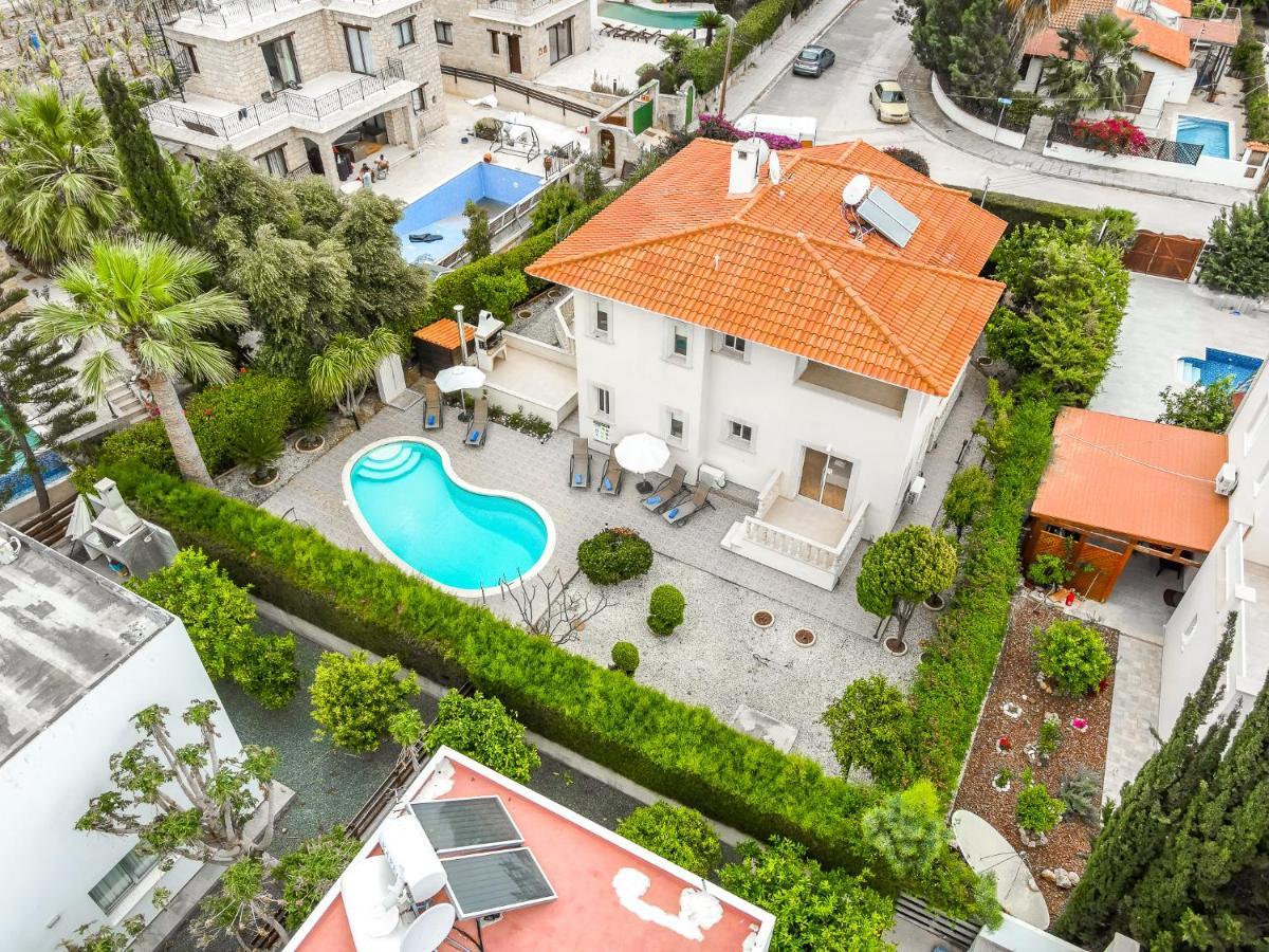 Villa Deja Blue By Ezoria Villas Coral Bay Buitenkant foto