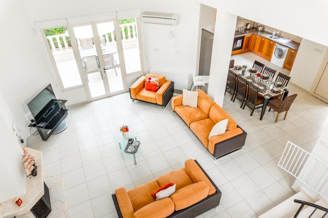 Villa Deja Blue By Ezoria Villas Coral Bay Buitenkant foto