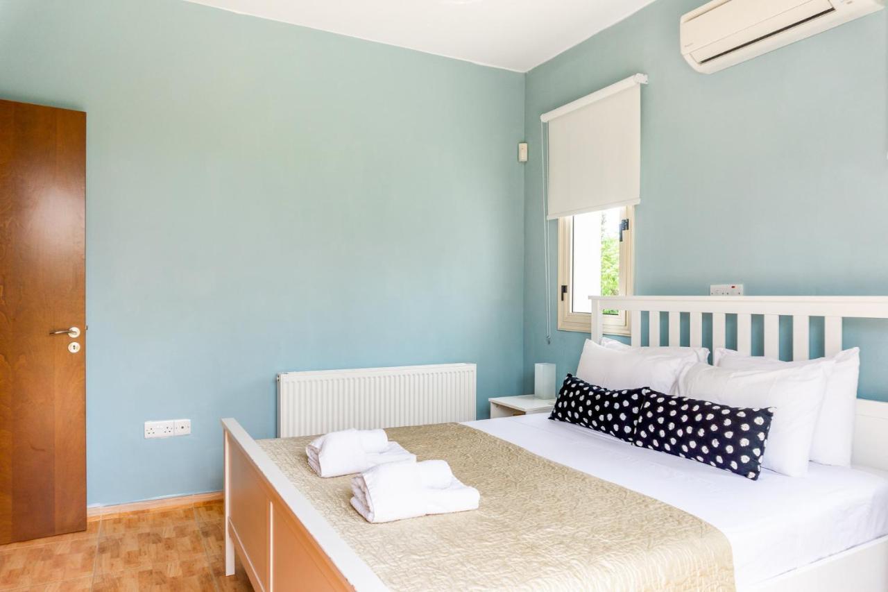 Villa Deja Blue By Ezoria Villas Coral Bay Buitenkant foto