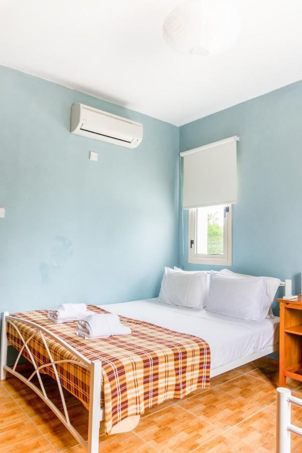 Villa Deja Blue By Ezoria Villas Coral Bay Buitenkant foto