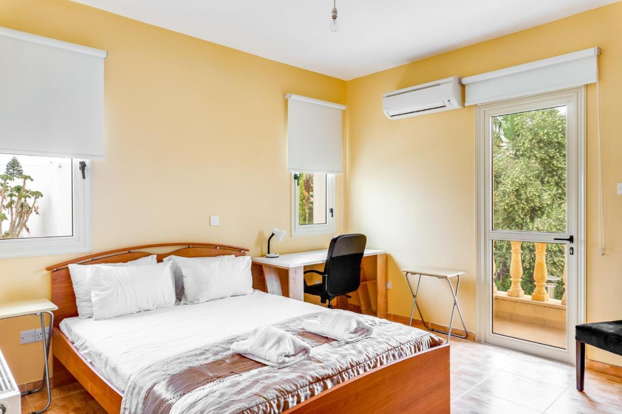 Villa Deja Blue By Ezoria Villas Coral Bay Buitenkant foto