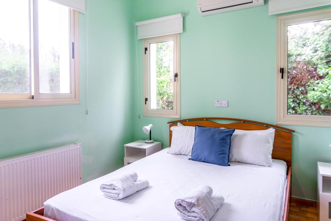 Villa Deja Blue By Ezoria Villas Coral Bay Buitenkant foto