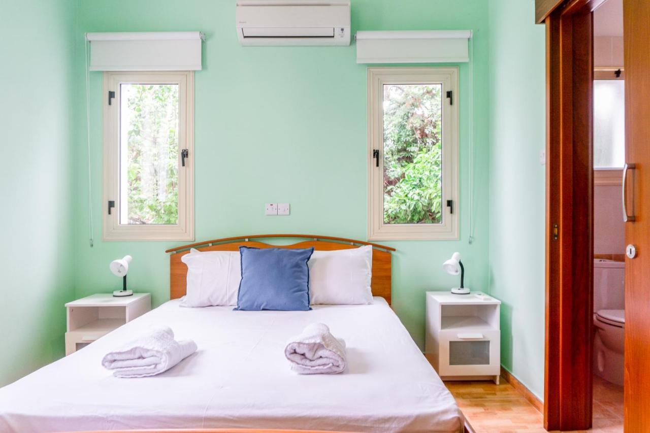 Villa Deja Blue By Ezoria Villas Coral Bay Buitenkant foto
