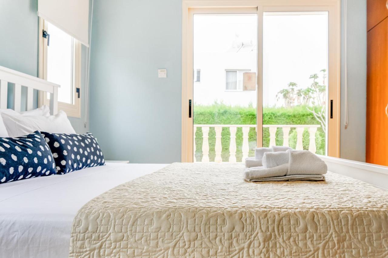 Villa Deja Blue By Ezoria Villas Coral Bay Buitenkant foto