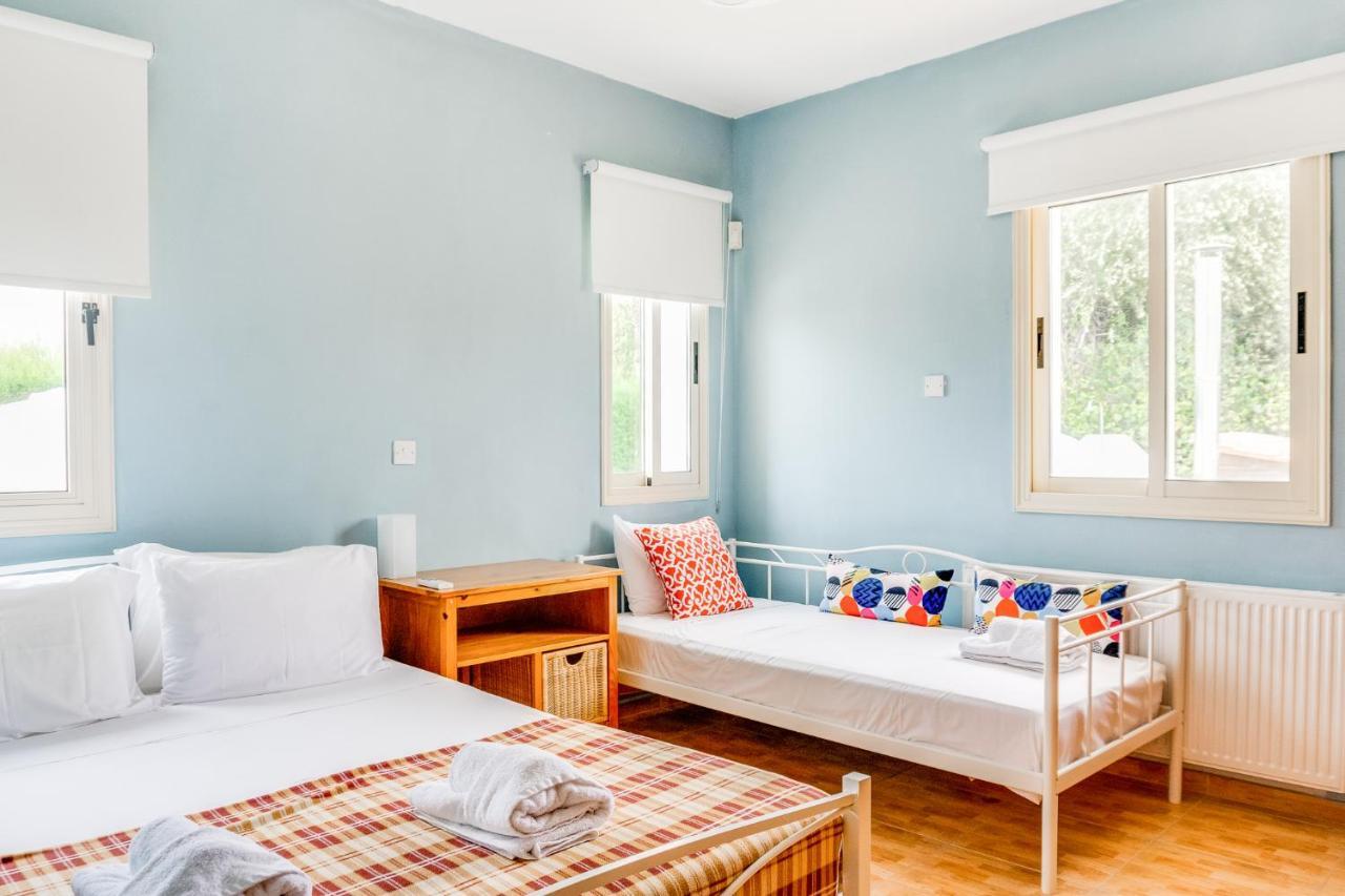 Villa Deja Blue By Ezoria Villas Coral Bay Buitenkant foto